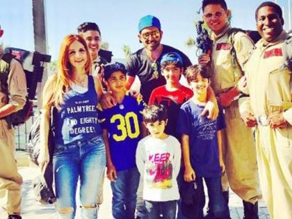 Hrithik and Suzanne Khan appear on the streets of Dubai with kids | ह्रतिक आणि सुझैन खान दिसले दुबईच्या रस्त्यांवर मुलांसोबत