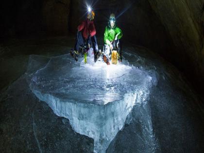 Never melted ice in this cave | ​ कधीच वितळत नाही या गुहेतील बर्फ