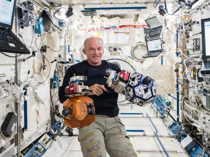 The record of the 58-year-old 'grandfather' astronaut | ५८ वर्षांच्या ‘आजोबा’ अंतराळावीराचा विक्रम