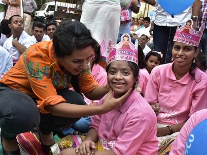 Ramli 'Queen of Lalbagh' with special children | ​विशेष मुलांसोबत रमली 'लालबागची राणी'
