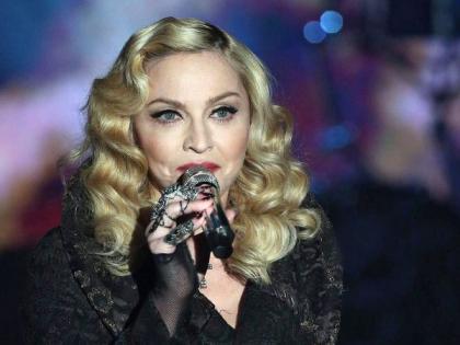 ..and the Madonna broke down | .. अन् मॅडोनाला रडू कोसळले