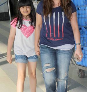 mahima chaudhary with daughter