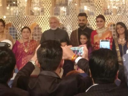 Prime Minister Narendra Modi arrives at the Grand reception at Virus | विरुष्काच्या ग्रॅण्ड रिसेप्शन सोहळ्यात पोहोचले पंतप्रधान नरेंद्र मोदी