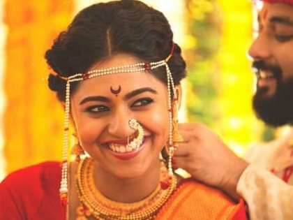 1st Wedding Anniversary: ​​Happy Birthday to Mrinmayee Deshpande, Dreamer appeared in Peshwa style | 1st Wedding Anniversary: मृण्मयी देशपांडेच्या लग्नाला वर्ष झाले पूर्ण,पेशवे स्टाईलमध्ये दिसला होता स्वप्नील