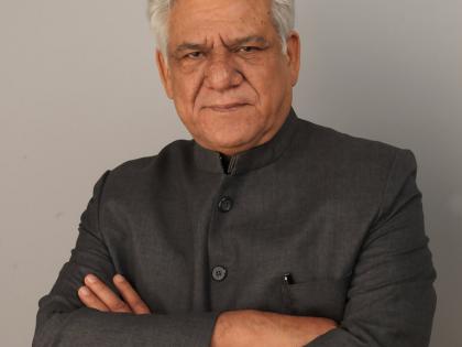 Oscar award was honored on the occasion of the death of Om Puri | ​ऑस्कर पुरस्कार सोहळ्यात दिली गेली ओम पुरी यांना श्रद्धांजली