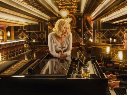  Jennifer Lawrence and Chris Pratt in Passengers