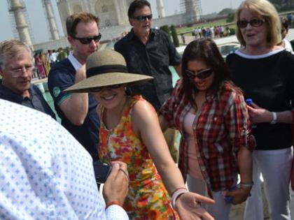 ​वाह ताज!! प्रीतिने पतीसोबत घेतले ‘ताज’ चे दर्शन