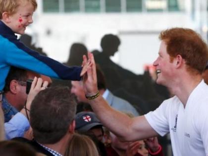 Prince Harry took the ideal role model | प्रिन्स हॅरीने घेतला आईचा आदर्श