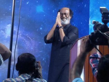 Rajinikanth met the fans after eight years ...! | ​ तब्बल आठ वर्षांनंतर चाहत्यांना भेटले रजनीकांत...!