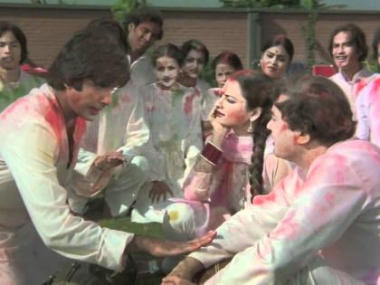 Holi Songs: Holi celebration impossible without any of these songs from Bollywood | Holi Songs: बॉलिवूडच्या ‘या’ गाण्यांशिवाय होळी सेलिब्रेशन अशक्यच