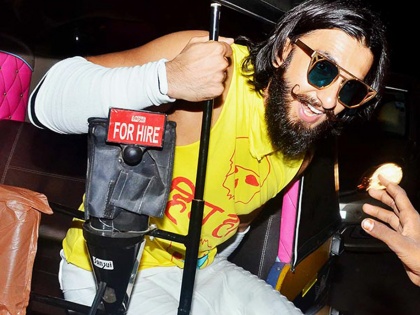SEE PICS: Ranveer Singh launches a 'Hip Hop' look with auto rickshaw! | SEE PICS : ‘हिप हॉप’ लुकमध्ये रणवीर सिंगने आॅटो रिक्षाने केली मुंबईची सैर!