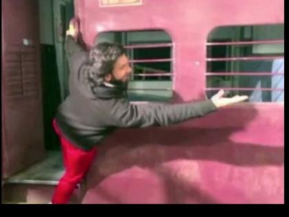 OMG: 'These are' of DDLJ's view | OMG: ‘डीडीएलजे’च्या दृष्याचे ‘हे’ आहेत कॉपीबहाद्दर