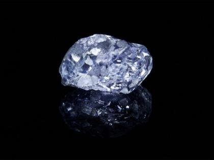 Rare rarely found in Australia | आॅस्ट्रेलियात सापडला दुर्मिळात दुर्मिळ हिरा Rare rarely found in Australia | आॅस्ट्रेलियात सापडला दुर्मिळात दुर्मिळ हिरा