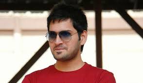 दिग्गज कलाकारांसोबत सिद्धार्थ