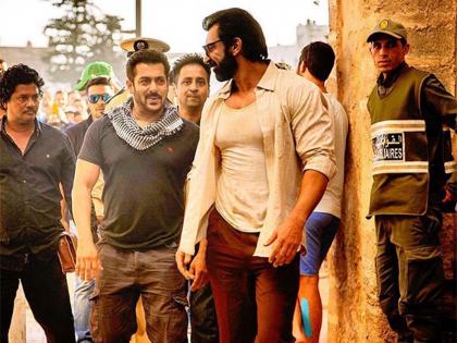 Salman Khan's photo taken from the set of 'Tiger Jinda Hai' leaked! | ‘टायगर जिंदा हैं’च्या सेटवरून भाईजान सलमान खानचा फोटो झाला लीक !