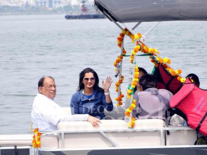 Sania enjoys looting boats | सानियाने लुटला नौकाविहाराचा आनंद Sania enjoys looting boats | सानियाने लुटला नौकाविहाराचा आनंद