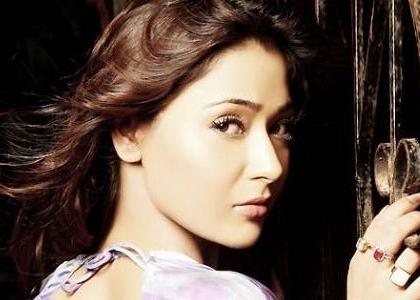 पाकिस्तानी मालिकेत पहिल्यांदा झळकणार भारतीय अभिनेत्री !