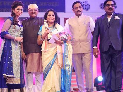 Sarla Yeolekar was given the 'Jeev Gaurav' award | सरला येवलेकर यांना 'जीवनगौरव' पुरस्कार