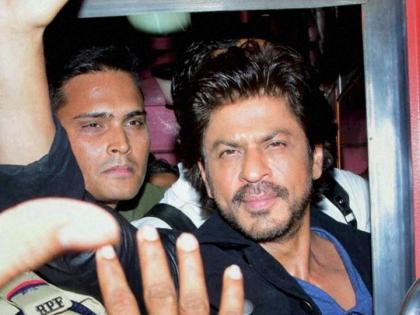 So Sad SRK !! : 'Rais' Shahrukh Khan came to the rail but one person's life was lost ... !! | So Sad SRK!! : ‘रईस’ शाहरूख खान रेल्वेनी आला पण एकाचा नाहक जीव गेला...!!