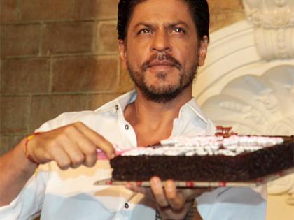 Shahrukh Khan will celebrate your birth anniversary today | शाहरुख खान या ठिकाणी जाऊन सेलिब्रेट करणार उद्या आपला वाढदिवस