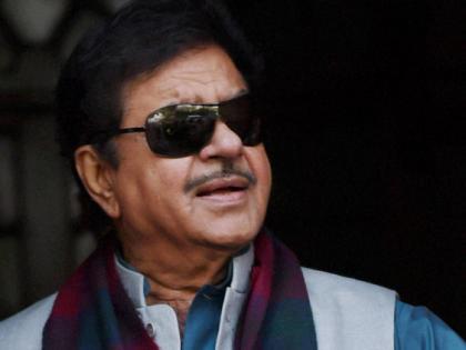 Shatrughan Sinha and the actress's love story were well discussed, their wife Poonla also had the idea of ​​this affair | ​शत्रुघ्न सिन्हा आणि या अभिनेत्रीच्या प्रेमकथेची चांगलीच झाली होती चर्चा, त्यांची पत्नी पूनमला देखील होती या अफेअरची कल्पना