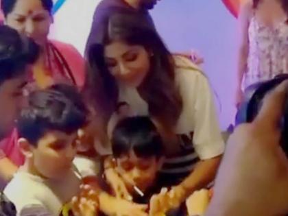 Shilpa Shetty celebrated birthday cake from London for her birthday, watch the video! | शिल्पा शेट्टीने मुलाच्या वाढदिवसासाठी लंडन येथून मागविला केक, अशी सेलिब्रेट केली पार्टी, पाहा व्हिडीओ!