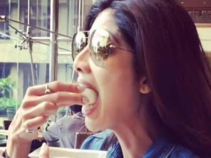 VIDEO: When Shilpa Shetty Rasgulla accounts ....! | VIDEO : जेव्हा शिल्पा शेट्टी रसगुल्ले खाते....!