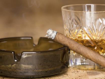 Due to the cigarette quit alcohol addiction? | ​सिगारेट सोडल्यामुळे दारूचे व्यसन होते कमी?