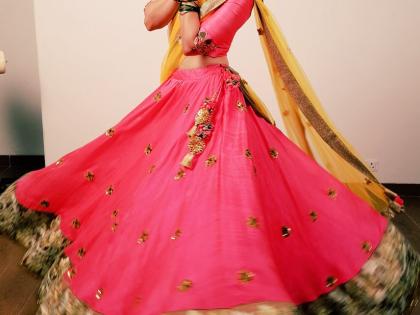 Exclusive पावसाच्या आनंदात सोनालीचा डान्स