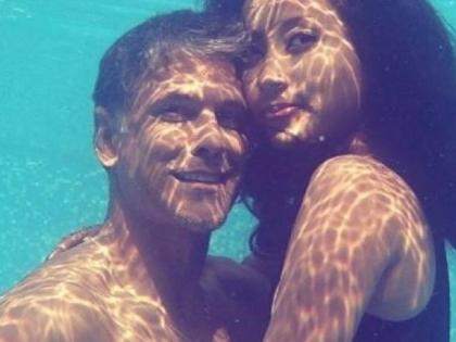 52-year-old husband and 27-year-old wife underworld romance, Milind Soman and Ankita | ५२ वर्षीय पती आणि २७ वर्षीय पत्नीचा अंडरवॉटर रोमान्स, एकमेकांच्या प्रेमात आकंठ बुडाले मिलिंद सोमण आणि अंकिता