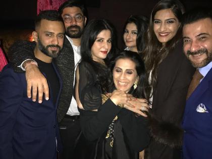 sonam kapoor draw tattoo with boyfriend anand ahuja!