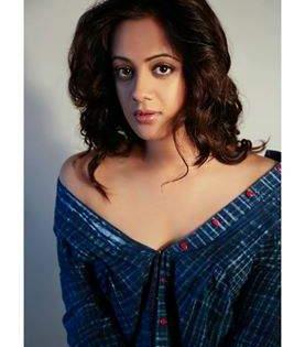 स्पृहाचा ग्लॅमर लूक