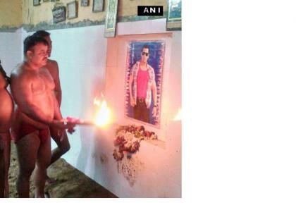 ​कुस्तीला जाण्यापूर्वी चक्क सलमानची पूजा!