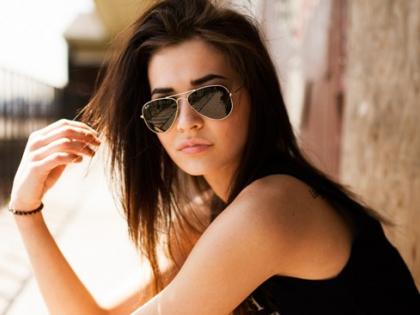 The sunglasses should be stylish | सनग्लासेसची स्टाईल असावी शोभणारी The sunglasses should be stylish | सनग्लासेसची स्टाईल असावी शोभणारी