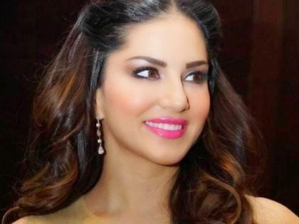 Sunny Leone threw a sledgehammer | सनी लिओनीने दिली पत्रकाराच्या थोबाडीत