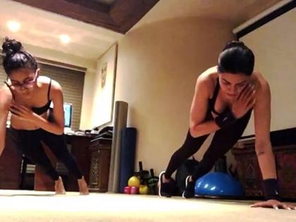 Sushmita Sen did a video while exercising with Leki! | सुष्मिता सेनने लेकीसोबत एक्सरसाइज करतानाचा व्हिडीओ केला शेअर!