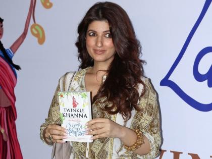 ​ट्विंकल खन्नाला तिच्याच पुस्तकाची विक्री करणारा हॉकर!