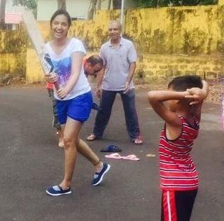 When sunboys play cricket | सूनबाई जेव्हा क्रिकेट खेळतात