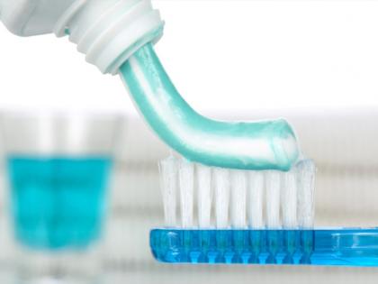 Toothpaste is deadly for human body | टुथपेस्ट मानवी शरीरासाठी घातक