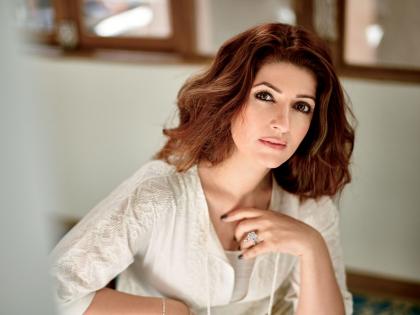 - And Twinkle Khanna dropped on Ranvir's underwear !! | - आणि ट्विंकल खन्ना रणवीरच्या अंडरवियरवर घसरली!!