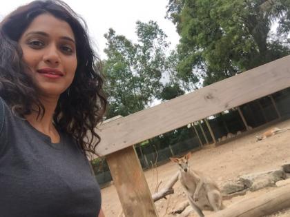 ​ उर्मिलाला चोरुन कोण पाहतय...