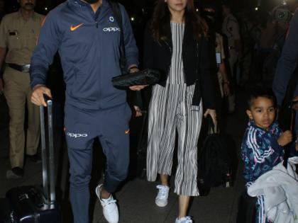 See Photos: Virat Kohli to South Africa, Anushka Sharma | See Photos : विराट कोहलीसोबत साऊथ आफ्रिकेला रवाना झाली अनुष्का शर्मा