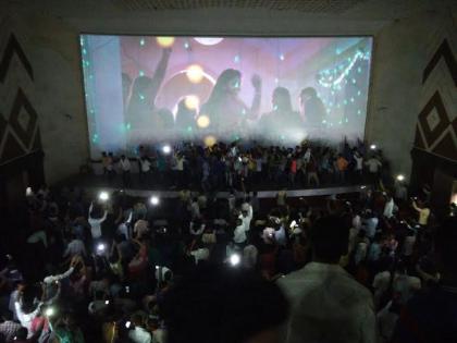 थिएटरमध्ये सैराट प्रेक्षक झाले झिंगाट