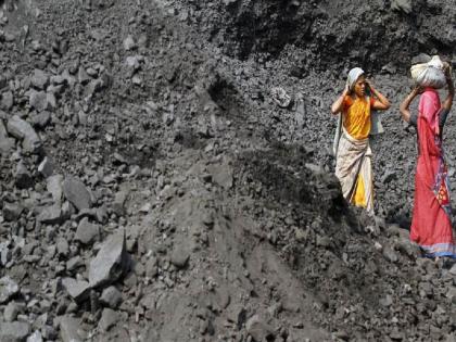 The public hearing of the Gandkhairi coal mine was crowded due to the queue of people | लाेकांच्या राेषामुळे बारगळली गाेंडखैरी काेळशा खाणीची जनसुनावणी