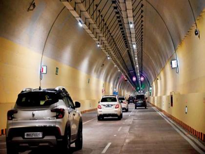 In case of an accident in the Coastal Road tunnel, immediate help will be available through 10 cross passages; ‘Rescue’ will be done by going from one tunnel to another | कोस्टल रोडच्या बोगद्यात अपघात झाल्यास १० क्रॉस पॅसेजेसमधून तत्काळ मिळणार मदत; एका बोगद्यातून दुसऱ्या बोगद्यात जाऊन ‘रेस्क्यू’ 