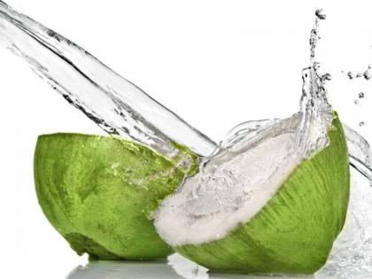 This is how coconut water lightens acne scars naturally | नारळ पाण्याच्या मदतीने चेहऱ्यावरील पिंपल्सचे डाग 'असे' करा दूर!