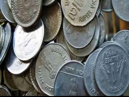 Thieves broke into three shops; 700 rs coins looted ! | चोरट्यांनी तीन दुकाने फोडली; हाती लागली ७०० रुपयांची चिल्लर !