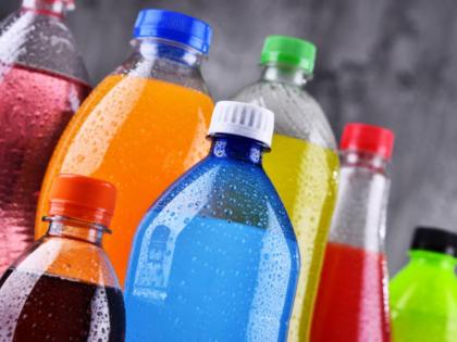 reusing cold drink bottle is dangerous for health | तुम्हीही कोल्डड्रिंकच्या बाटल्यांमध्ये पाणी थंड करुन पिता का? देताय 'या' गंभीर रोगाला आमंत्रण