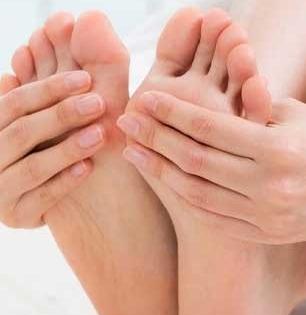 स्वेटर घातलं-दुलई-ब्लॅंकेट घेतलं तरी अनेक महिलांचे हातपाय थंड पडतात-मुंग्या येतात; पाहा गंभीर समस्या..