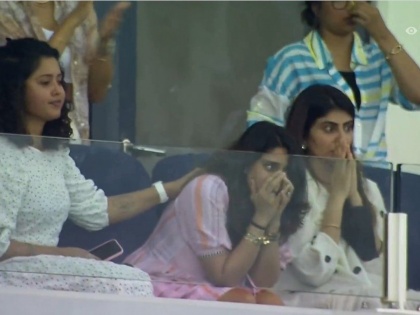 ICC T20 World Cup 2021 Ind vs NZ Live updates : Prithi (Ravi Ashwin's wife) consoling Ritika (Rohit's wife) after Rohit almost got out on a golden duck, Video | T20 World Cup 2021 Ind vs NZ Live Score: रोहित शर्माच्या एका चुकीमुळे पत्नी रितिकाच्या काळजाचा ठोका चुकला, अश्विनच्या पत्नीनं धीर दिला, Video